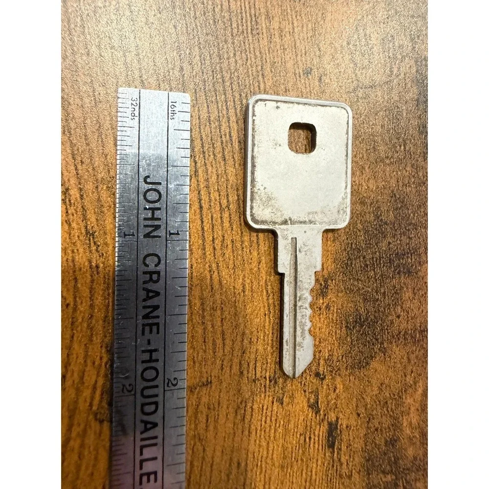 Vintage Ilco 1606 TM5 Key Blank Square Head Made in USA Silver Tone Metal